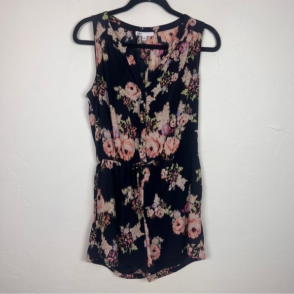 DR2 by Daniel Rainn Navy Floral Romper medium - Picture 1 of 10